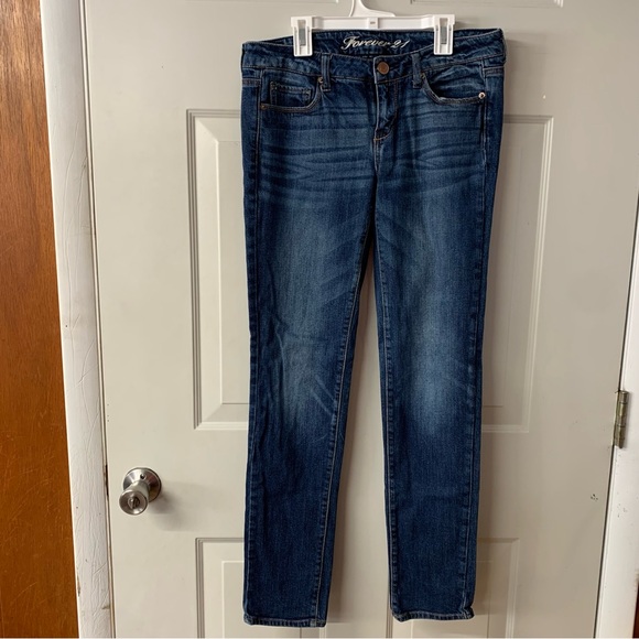 Forever 21 Denim - Forever 21 EUC Dark Denim Lowrise Skinny Jeans size 28